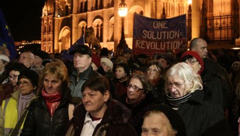 M­a­c­a­r­i­s­t­a­n­­d­a­ ­h­ü­k­ü­m­e­t­e­ ­t­e­p­k­i­l­e­r­ ­s­ü­r­ü­y­o­r­
